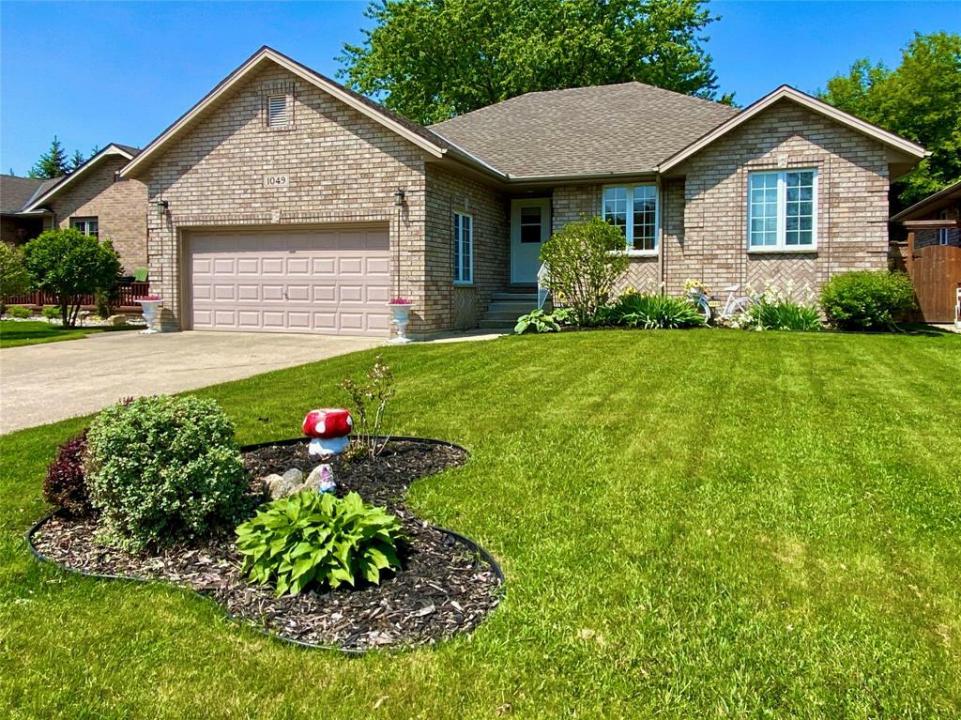 1049 BERNARD COURT, Sarnia, Ontario N7S 6J6, Canada