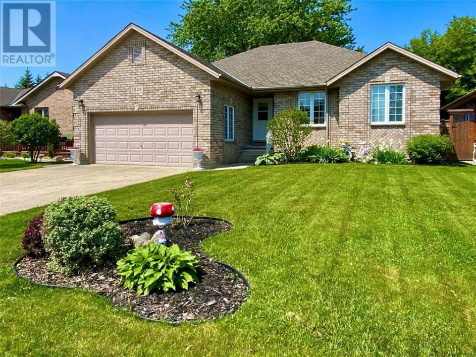 1049 BERNARD COURT, Sarnia, Ontario N7S 6J6, Canada