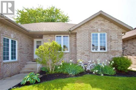 1049 BERNARD COURT, Sarnia, Ontario N7S 6J6, Canada
