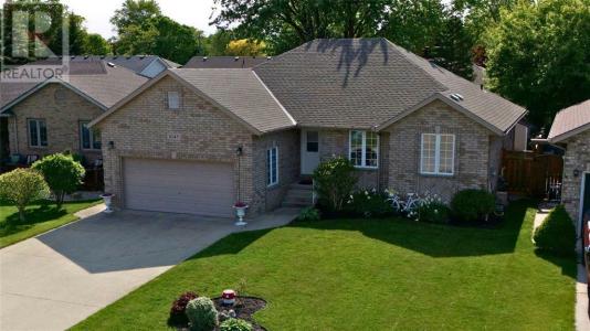 1049 BERNARD COURT, Sarnia, Ontario N7S 6J6, Canada