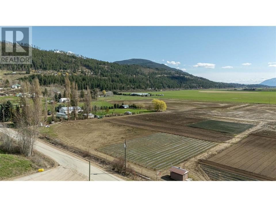 993 DUCK LAKE ROAD, Wynndel, Columbia Britannica V0B 2N1, Canada