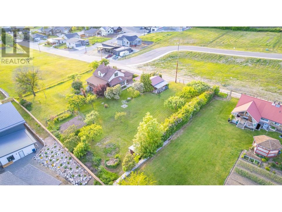 1843 MCLAREN STREET, Creston, British Columbia V0B 1G5, Canada