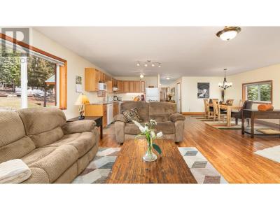 7470 3 HIGHWAY, Kitchener, British Columbia V0B 2P0, Canada