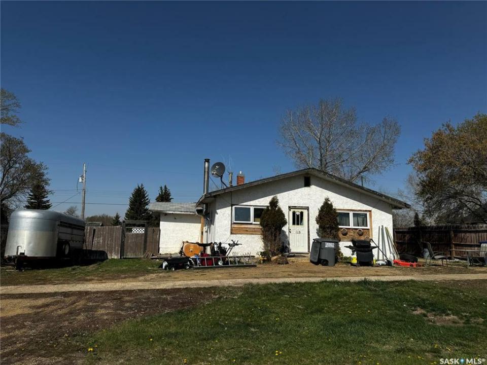 118 WARWICK STREET, Neville, Saskatchewan S0N 1T0, Canada