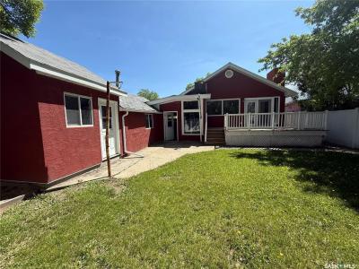 319 7TH STREET NE, Weyburn, Saskatchewan S4H 1C5, Canada