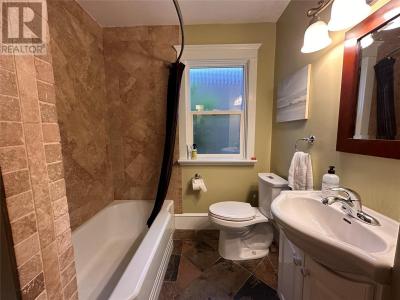 214 11TH AVENUE, Castlegar, 브리티시 컬럼비아주 V1N 1J2, 캐나다
