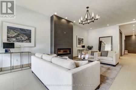 240 VILLAGEWALK BOULEVARD, London North (north R), オンタリオ N6G 0P6, カナダ