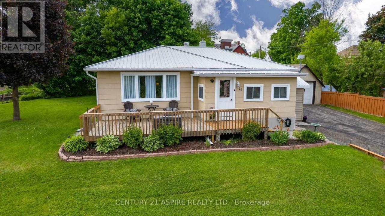 16 DIXON STREET, Whitewater Region, Ontario K0J 1K0, Canadá