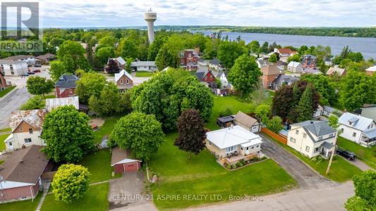 16 DIXON STREET, Whitewater Region, Ontario K0J 1K0, Canadá