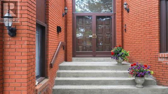 54 GARNIER COURT, Toronto (bayview Woods-steeles), Ontario M2M 4C9, Canada