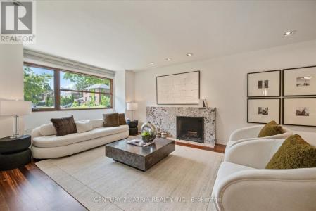 80 GLENVALE BOULEVARD, Toronto (leaside), Ontario M4G 2V6, Canada