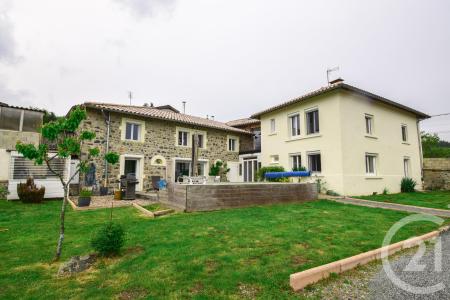 Poule Les Echarmeaux, Rhône-Alpes 69870, France