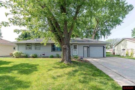 137 Meadow Lane, Mankato, Minnesota 56001, USA