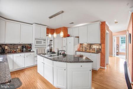 8002 Hunter Dr, CLINTON, Maryland 20735, USA