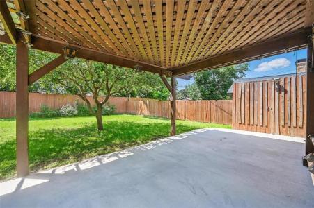 952 Charleston Drive, Bedford, Texas 76022, USA