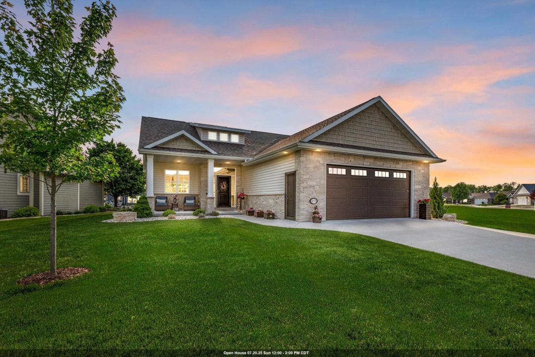 878 Whisper Falls Lane, Menasha, Wisconsin 54952