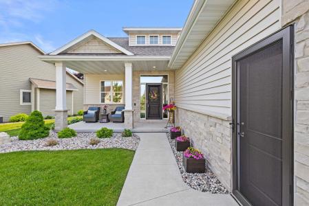 878 Whisper Falls Lane, Menasha, Wisconsin 54952