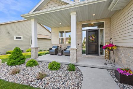 878 Whisper Falls Lane, Menasha, Wisconsin 54952
