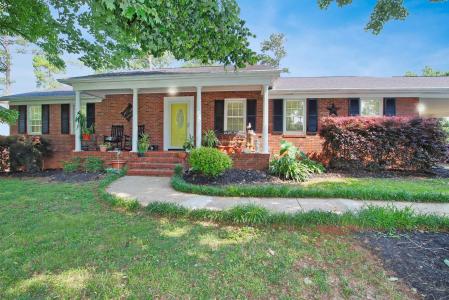 307 Shady Drive, Boiling Springs, SC 29316-9325, USA