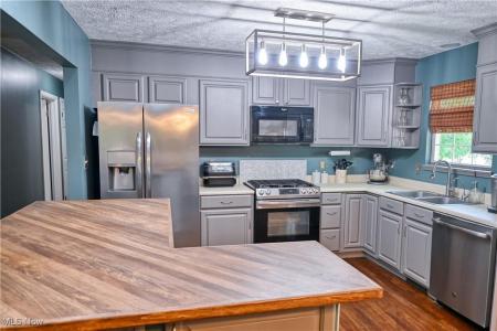 2200 Plymouth Lane, Cuyahoga Falls, Ohio 44221, USA
