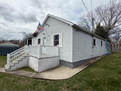 128 Maywood Drive, Mastic Beach, Nova Iorque 11951, Estados Unidos