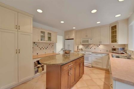 11130 64A AVENUE, Delta, British Columbia V4E 1E3, Canada