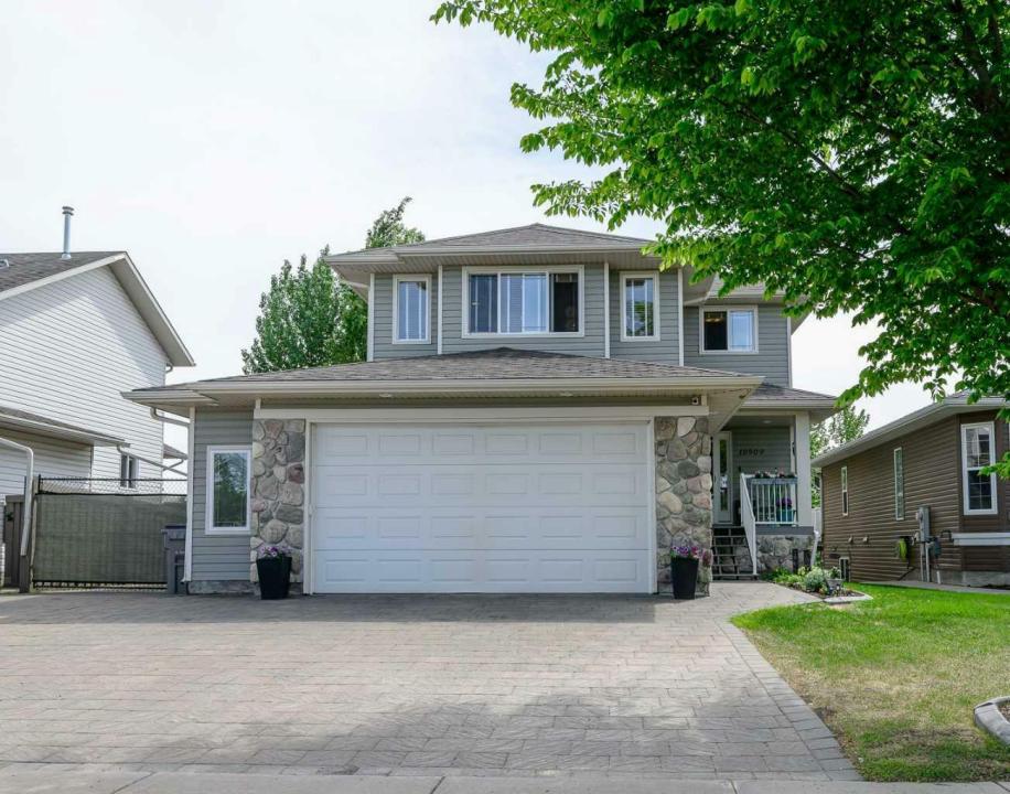 10909 65 AVENUE, Grande Prairie, Alberta T8W 0B3, Canada