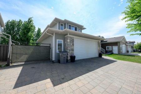 10909 65 AVENUE, Grande Prairie, Alberta T8W 0B3, Canada