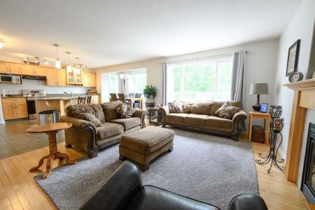 10909 65 AVENUE, Grande Prairie, Alberta T8W 0B3, Canada