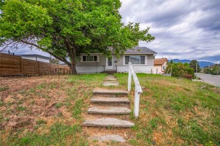 1358 CHERRY CRESCENT E, Kelowna, ブリティッシュコロンビア V1Y 3Y1, カナダ
