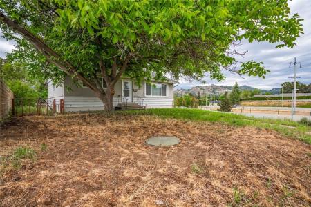 1358 CHERRY CRESCENT E, Kelowna, ブリティッシュコロンビア V1Y 3Y1, カナダ