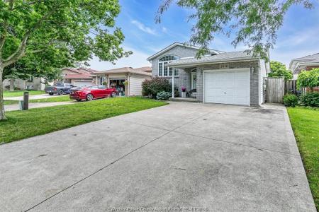 3858 ACORN COURT, Windsor, オンタリオ N8W 5R5, カナダ