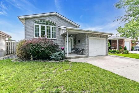 3858 ACORN COURT, Windsor, Ontario N8W 5R5, Canada