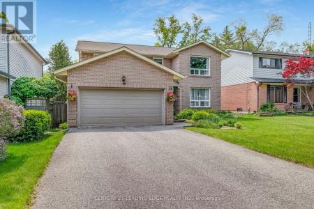 40 BIRCHARD BOULEVARD, East Gwillimbury (mt Albert), Ontario L0G 1M0, Canada