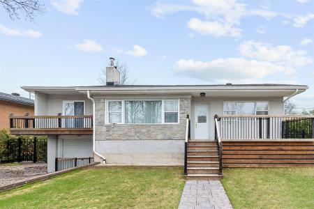 1344  Rue Lafontaine, Laval (Sainte-Dorothée), Quebec H7Y 1N1, Kanada