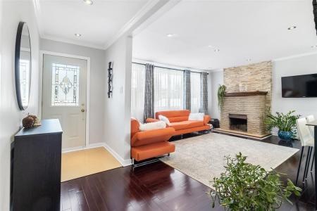 1344 Rue Lafontaine, Laval (Sainte-Dorothée), Quebec H7Y 1N1, Canada