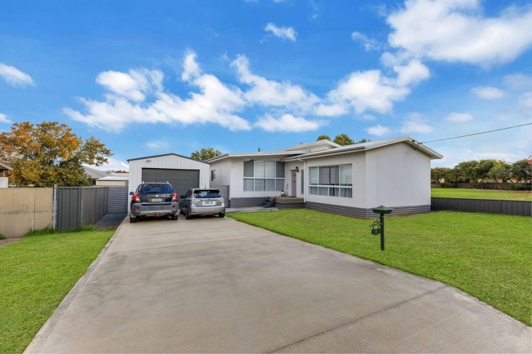 11 Scoble Place, Parkes, NSW 2870, Australia