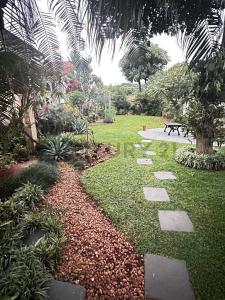 Caazapá 651 casi Bartolomé de las Casas 651, Vista Alegre, Asunción 00001, Paraguay