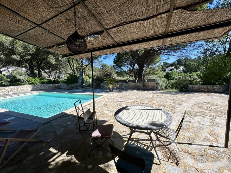 Nimes, Languedoc-Roussillon 30900, França