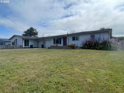 755 735 Bluff Ave, Bandon, Oregon 97411