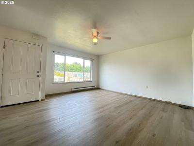 755 735 Bluff Ave, Bandon, Oregon 97411