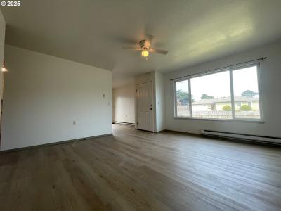 755 735 Bluff Ave, Bandon, Oregon 97411