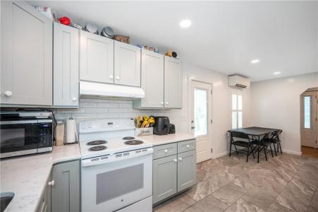728 Stafford Road, Tiverton, RI 02878, USA