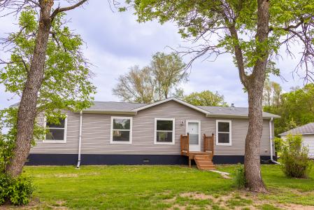 506 Swift Avenue, Cresbard, SD 57435, USA