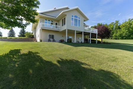 14124 E Eagle Lake Road, Battle Lake, Minnesota 56515