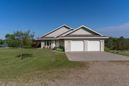 14124 E Eagle Lake Road, Battle Lake, Minnesota 56515