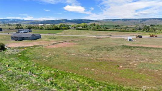 521 Thorp Landing Lane, Thorp, Washington 98946, USA