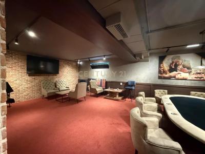 Tirana e Re, Tirana, Albania