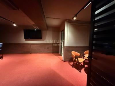 Tirana e Re, Tirana, Albania