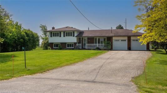 32 IRISH LINE, Cayuga, أونتاريو N0A 1E0, كندا 